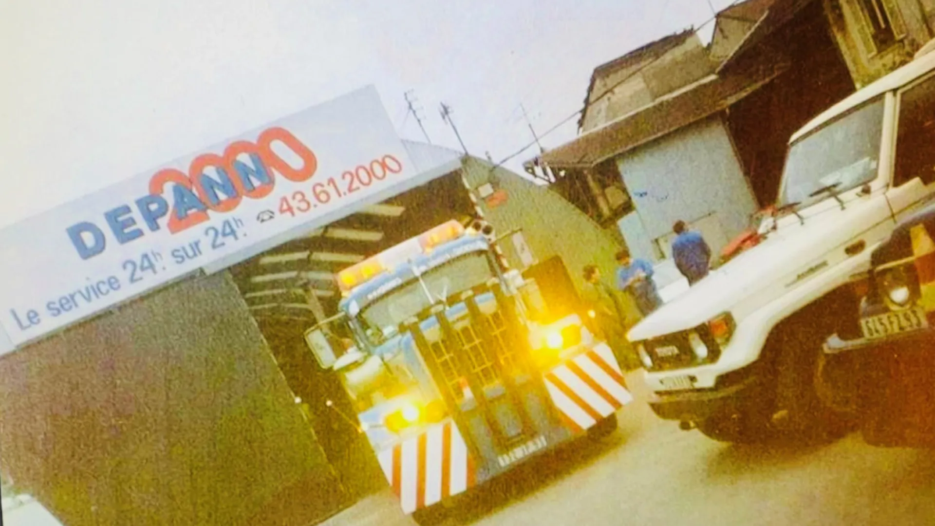 origines-histoire Devanture vitrée du siège social DEPANN 2000